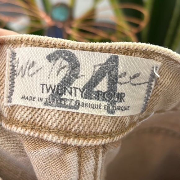 We The Free Button Fly Distressed Khaki Colored Denim Jeans Strait Leg Size 24 - Picture 6 of 6